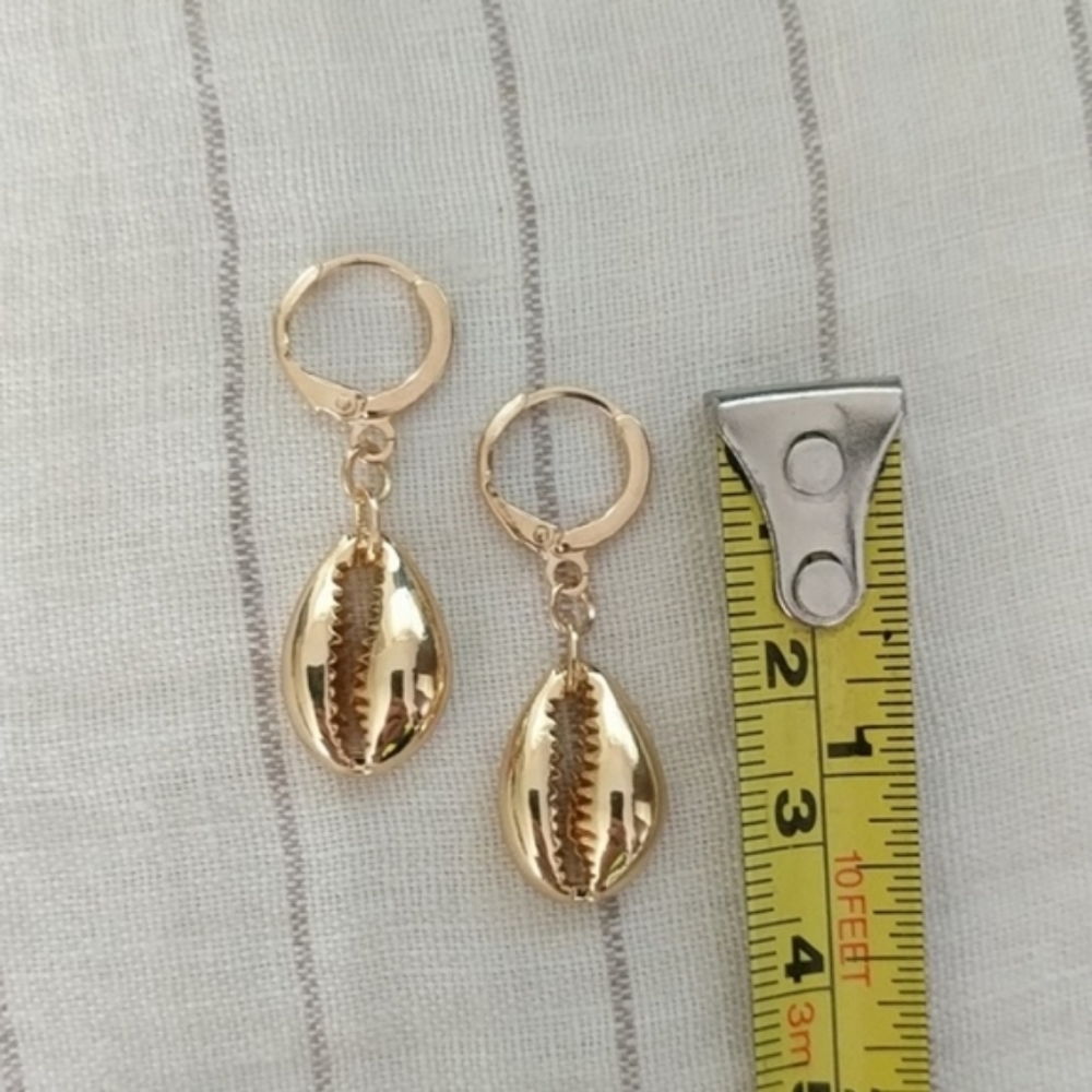 18k Gold Plated Cowrie Shell Earrings Necklace - Picture 8 of 8